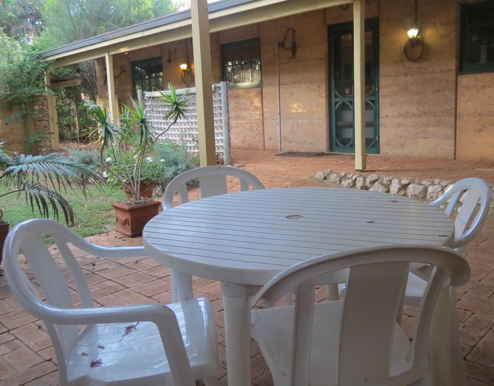 Greenough Bentwood Olive Grove Accommodation חדר תמונה